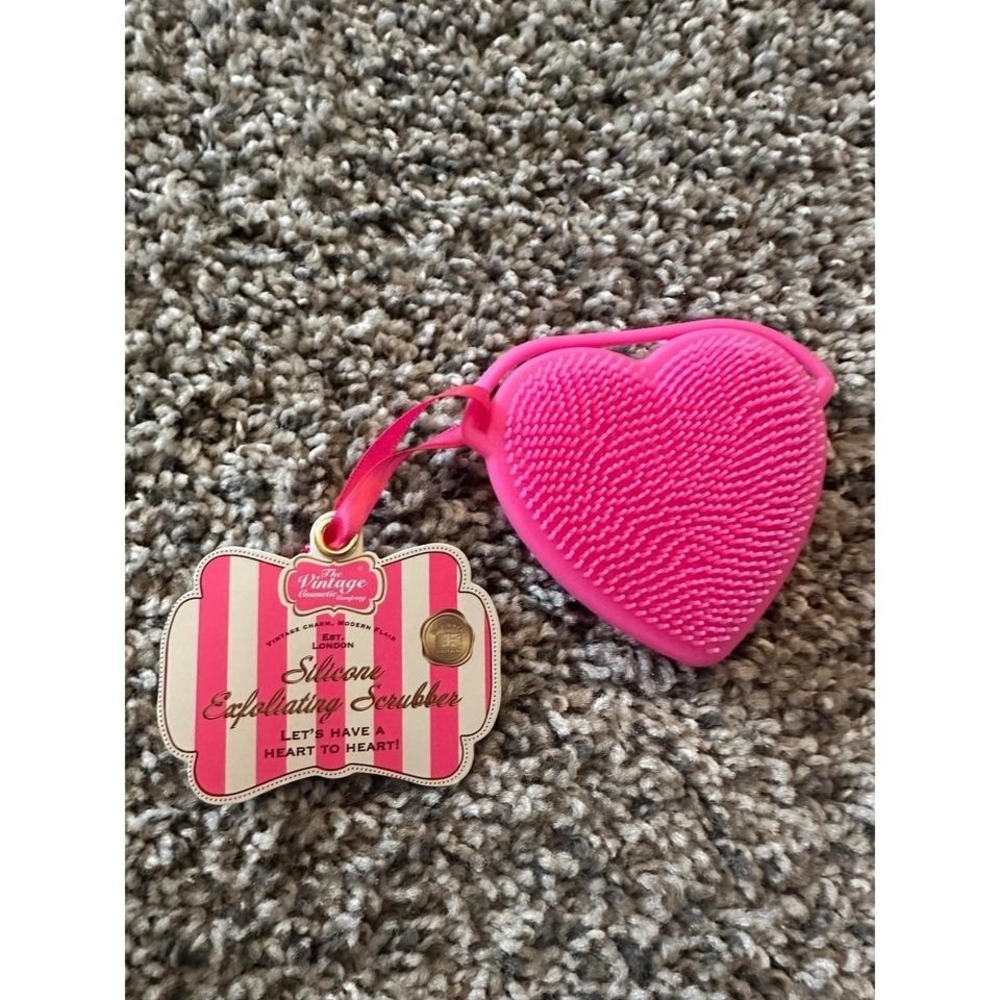 The Vintage Cosmetic Company Pink Heart Silicone Exfoliating Scrubber New